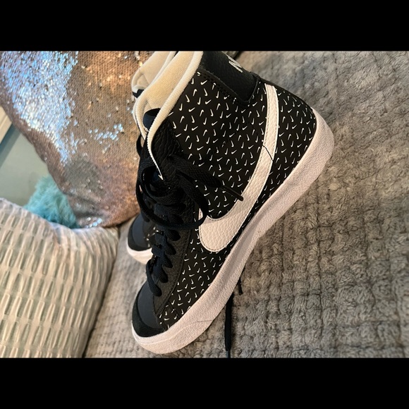Nike Shoes - Womens Nike blazers